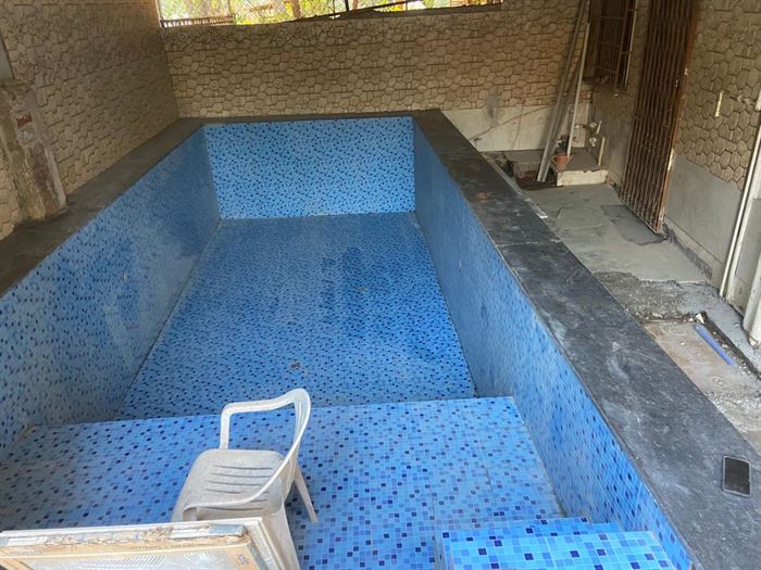 Swimming pool finished in blue mosaic tile