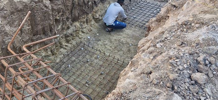 Foundation reinforcement set into rock