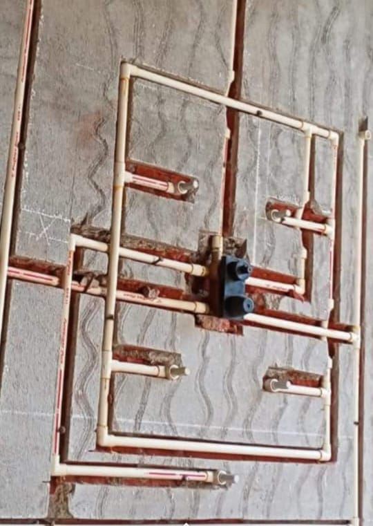 Concealed hot and cold plumbing manifold